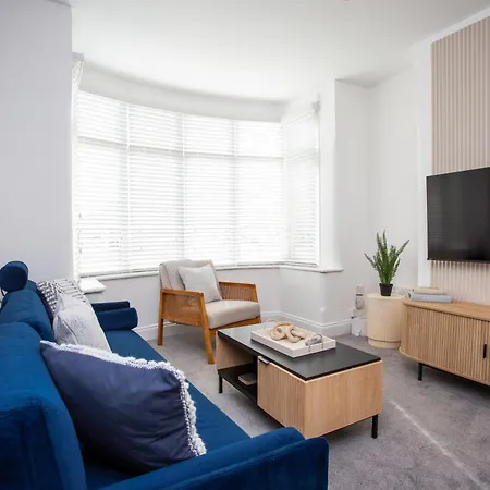 Дом отдыха Vacant Nests The Sandringham Location Редкар