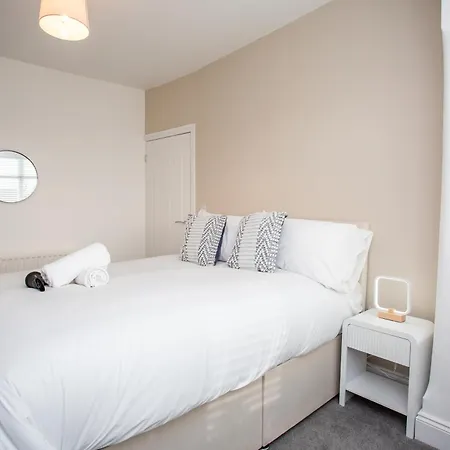 Vacant Nests The Sandringham Location * Redcar