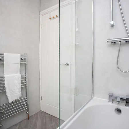 Vacant Nests The Sandringham Location * Redcar