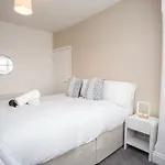 Vacant Nests The Sandringham Location * Redcar